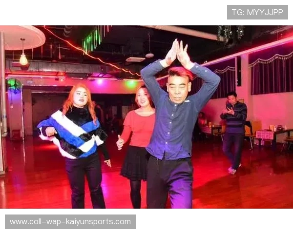 现场尬舞：比赛现场的趣味互动瞬间，尬舞battle